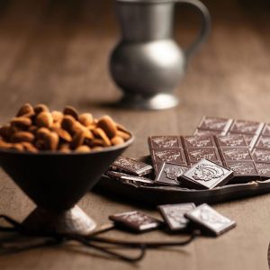 Premium Σοκολάτα κουβερτούρα με αμύγδαλο