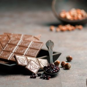 Premium Σοκολάτα Γάλακτος με σταφίδες & φουντούκι