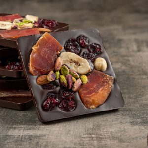 Σοκολάτα κουβερτούρα με φρούτα και ξηρούς καρπούς