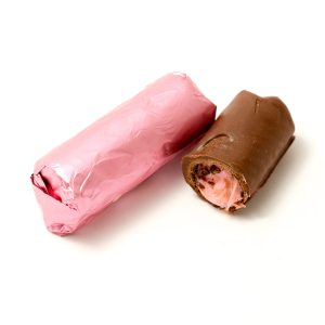 Κεράσματα πουράκι με γέμιση φράουλα